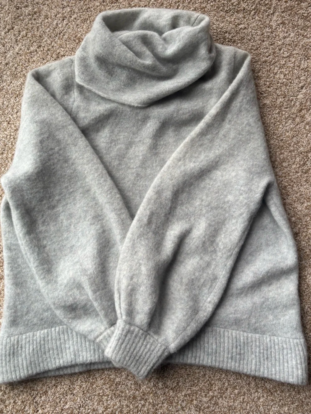 Aritzia Babaton The Group Adichie Sweater Light Grey Sweater size Medium - Picture 5 of 12